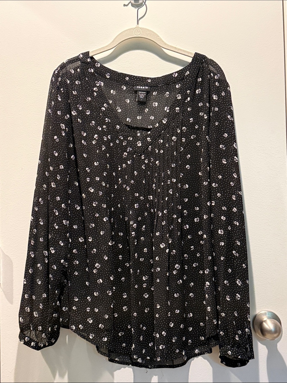 torrid Black Blouse with White Floral & Dot Print